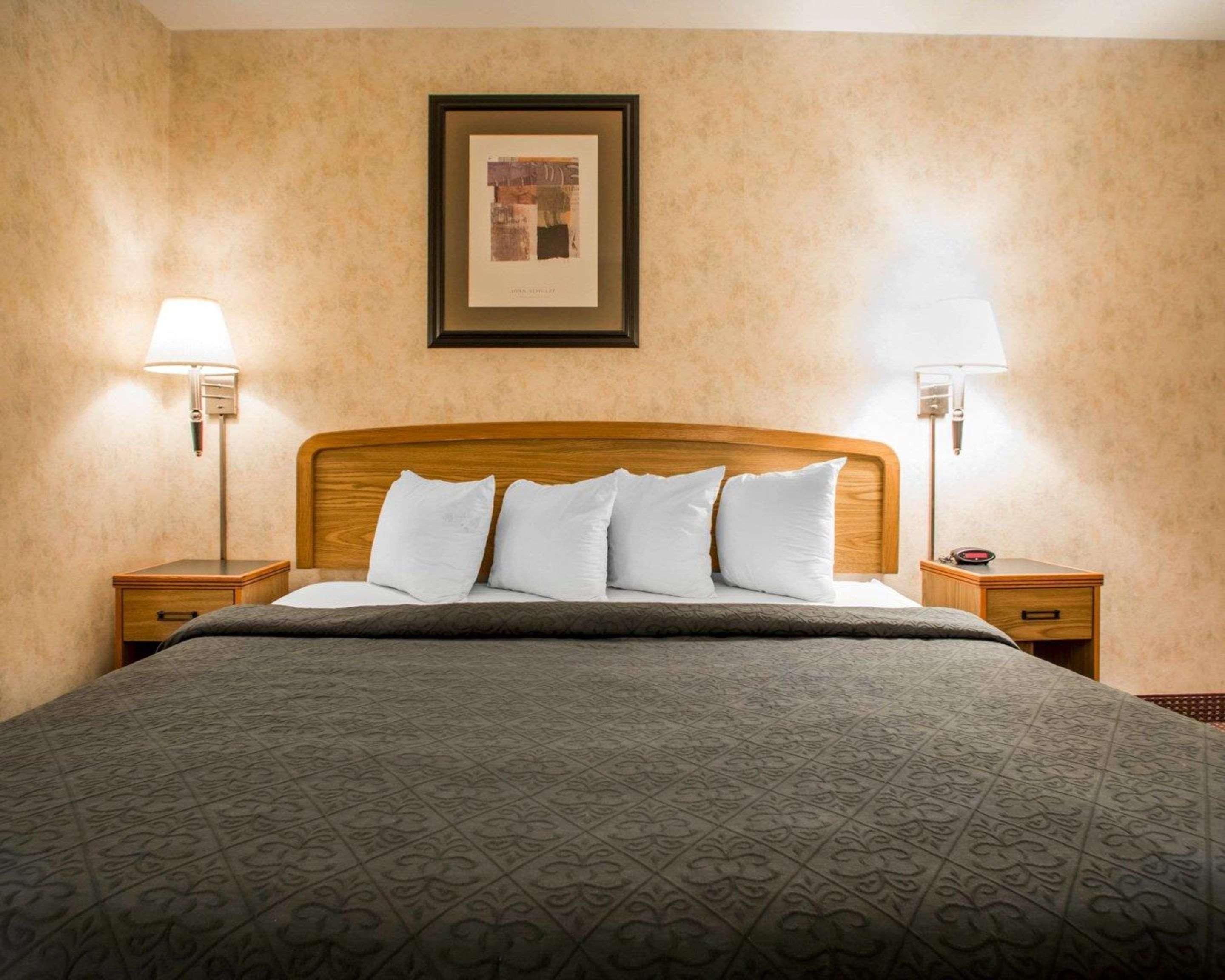 Quality Inn & Suites South-Obetz Екстериор снимка