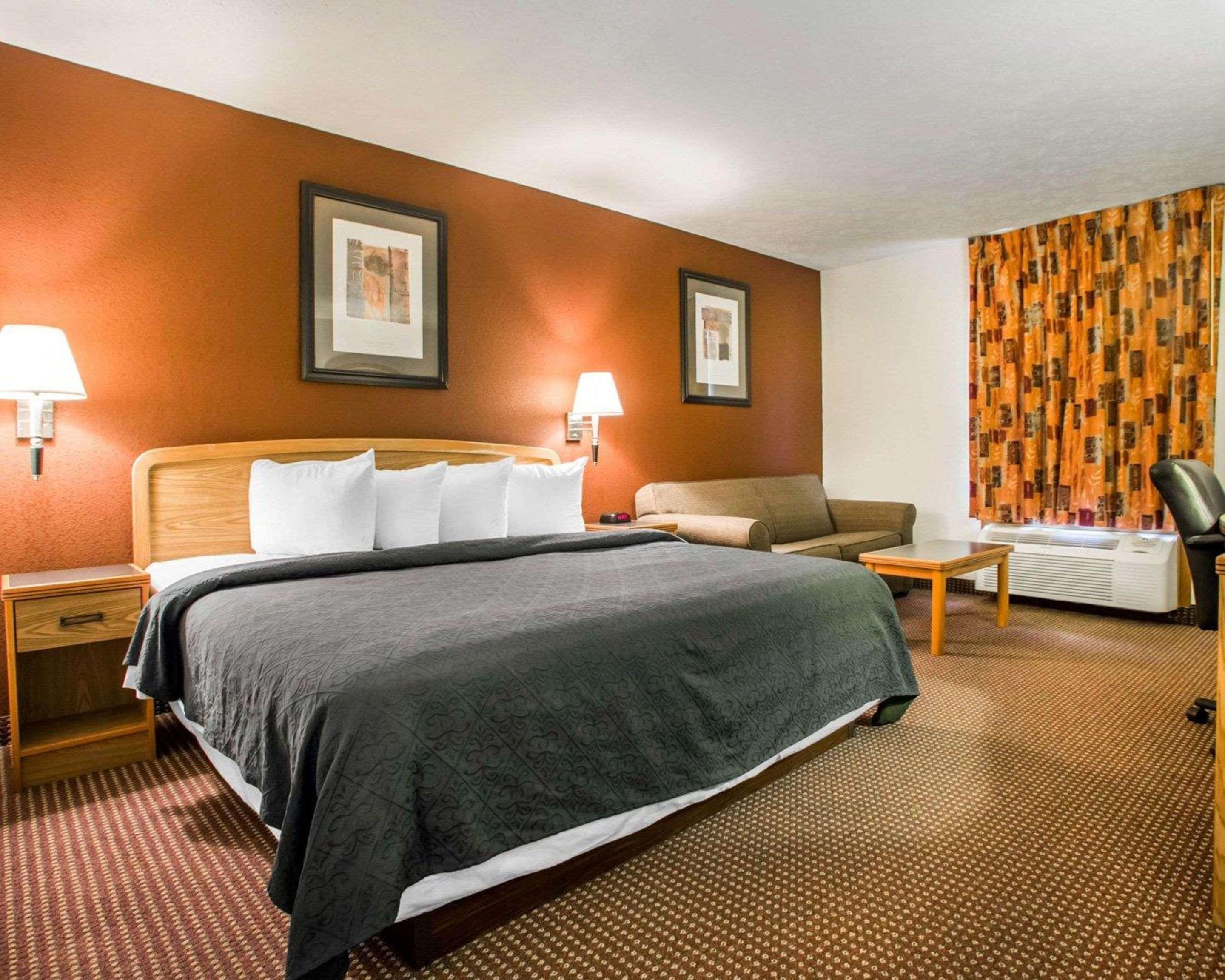 Quality Inn & Suites South-Obetz Екстериор снимка