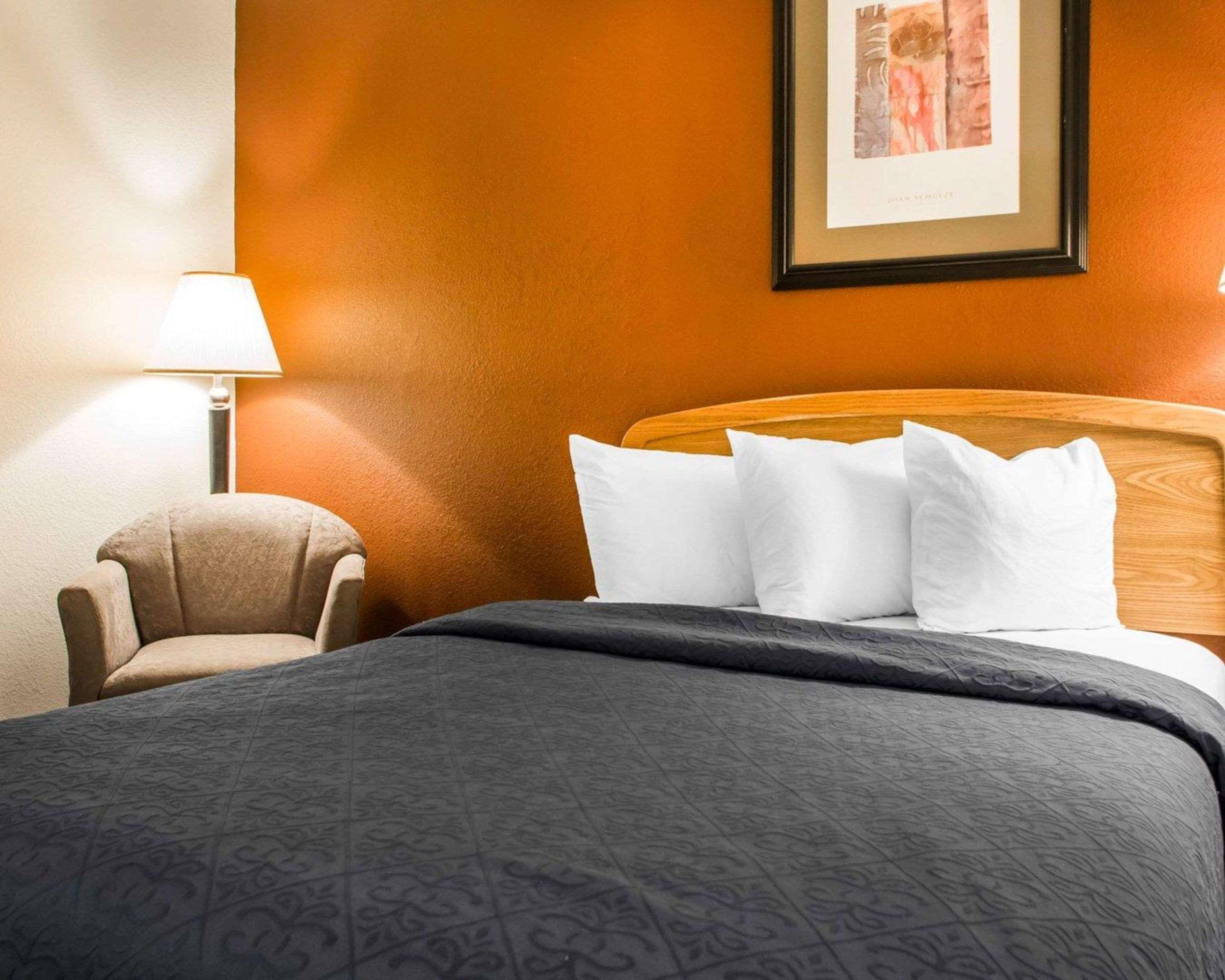 Quality Inn & Suites South-Obetz Екстериор снимка