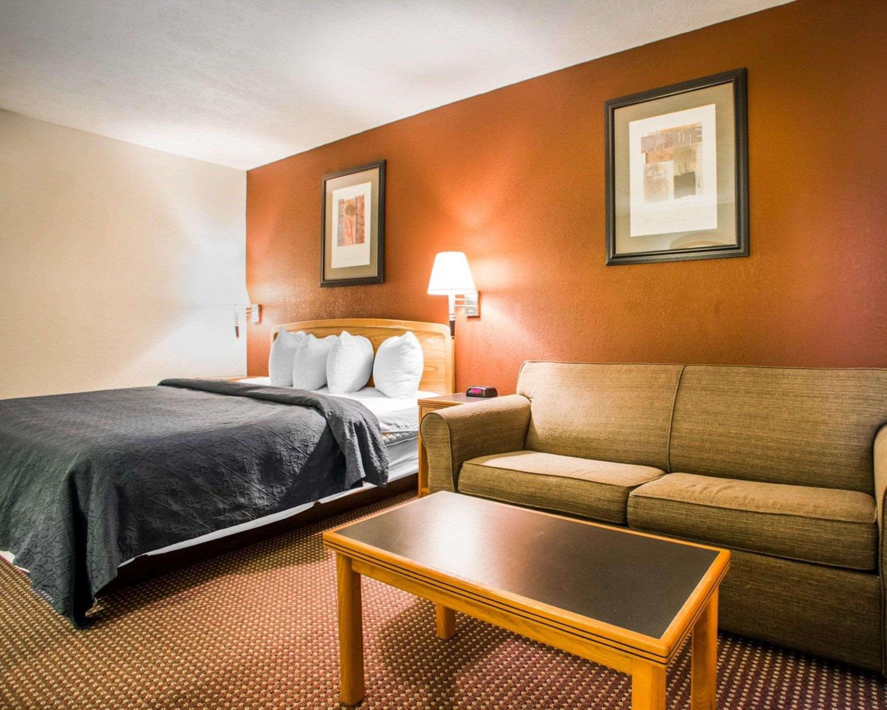 Quality Inn & Suites South-Obetz Екстериор снимка