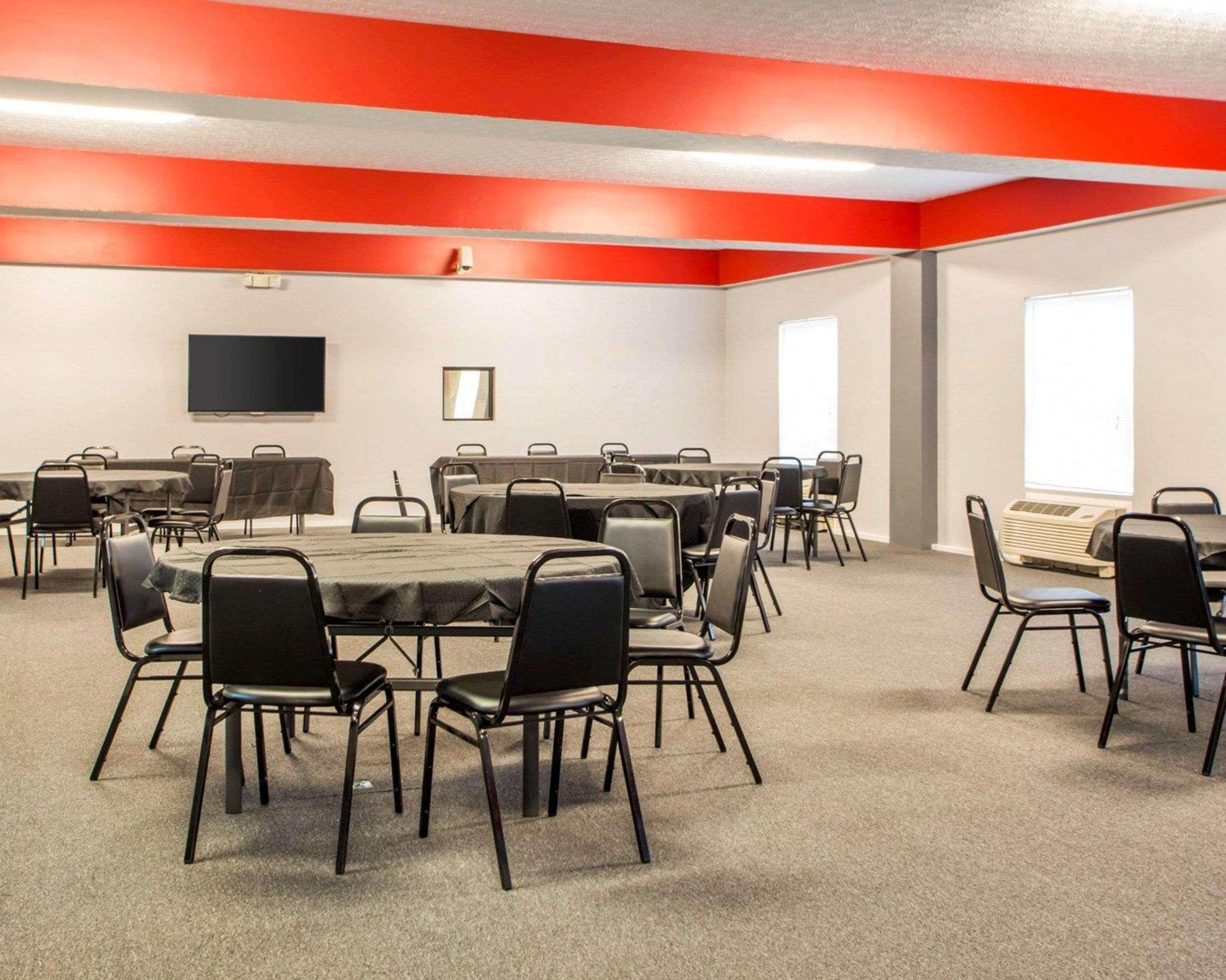 Quality Inn & Suites South-Obetz Екстериор снимка
