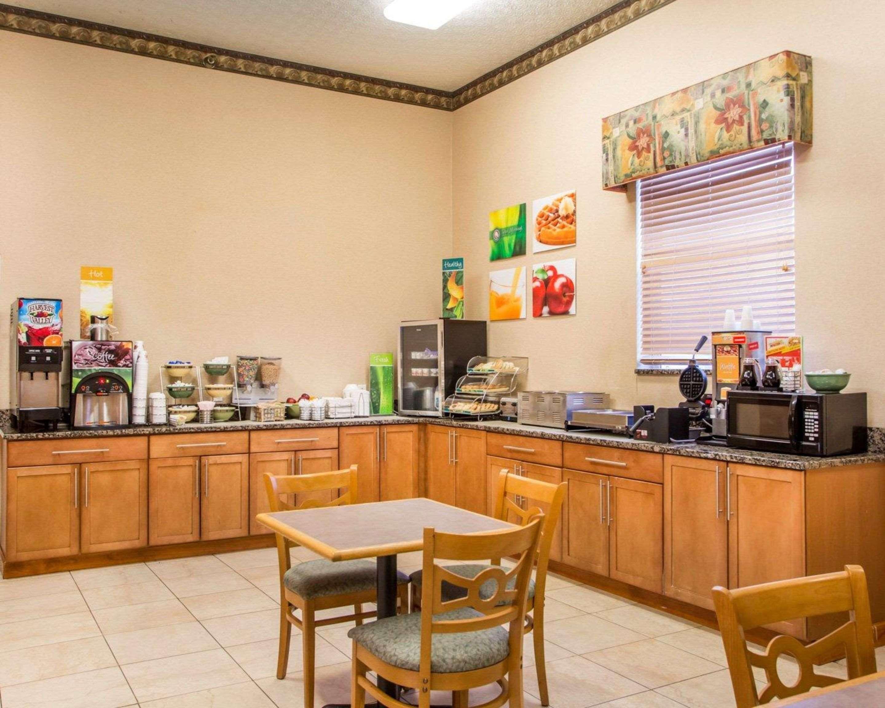 Quality Inn & Suites South-Obetz Екстериор снимка