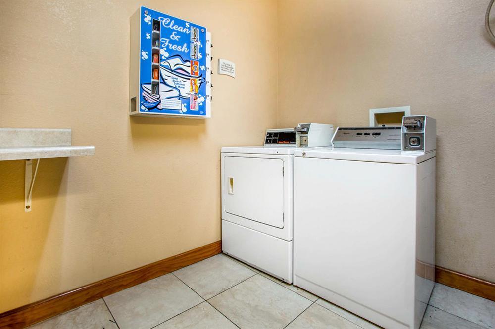 Quality Inn & Suites South-Obetz Екстериор снимка