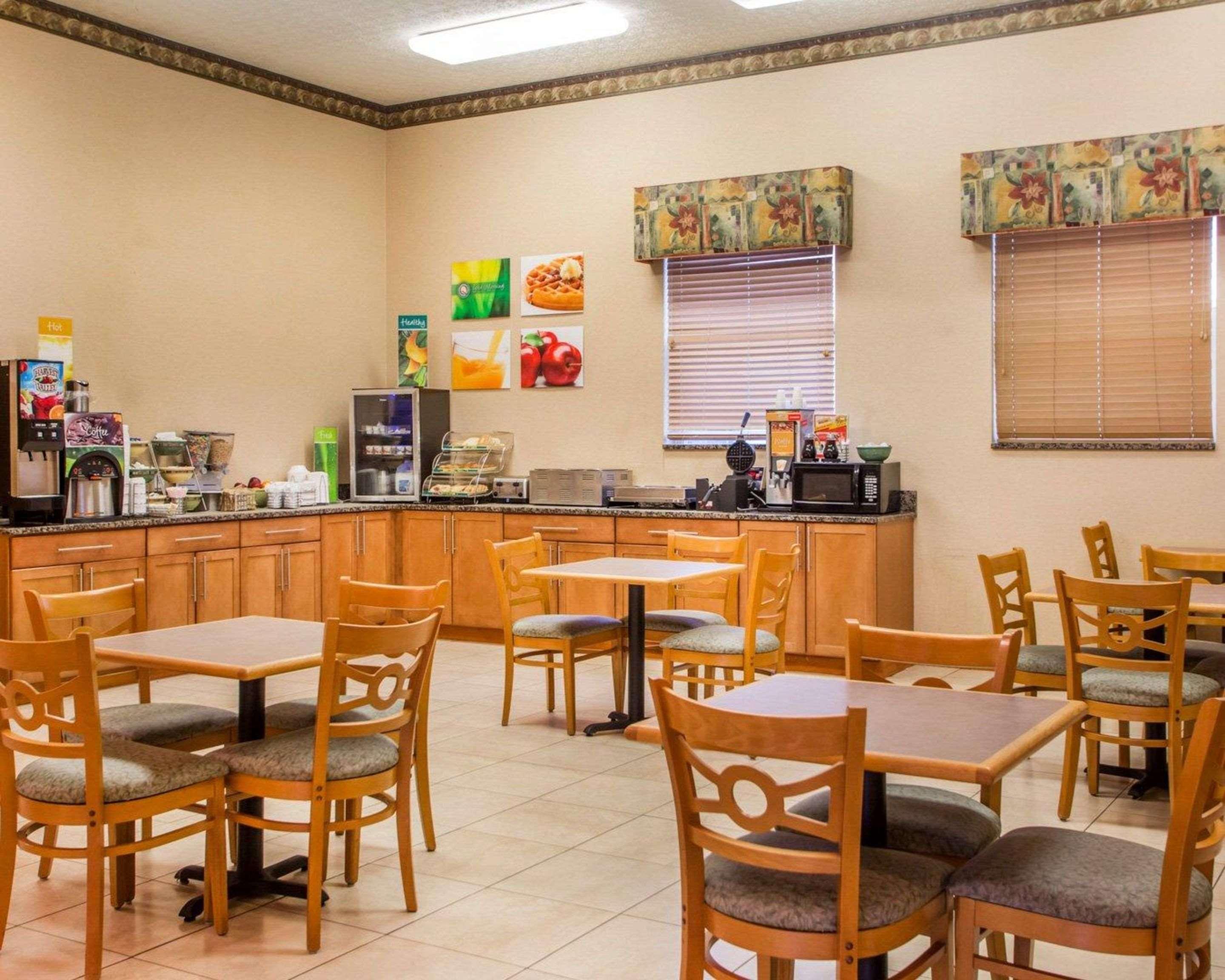 Quality Inn & Suites South-Obetz Екстериор снимка