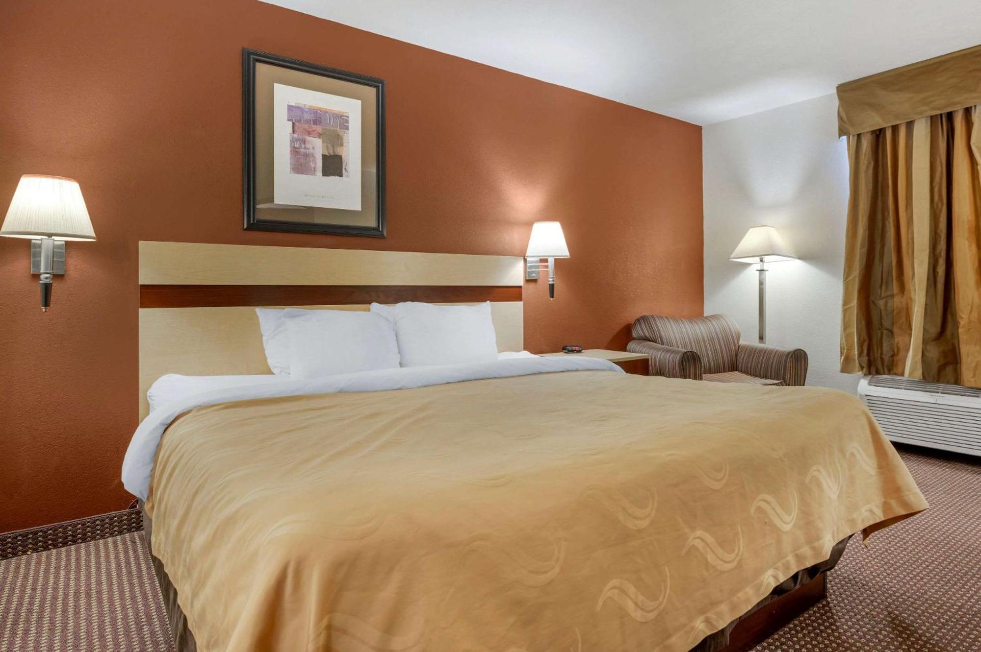 Quality Inn & Suites South-Obetz Екстериор снимка