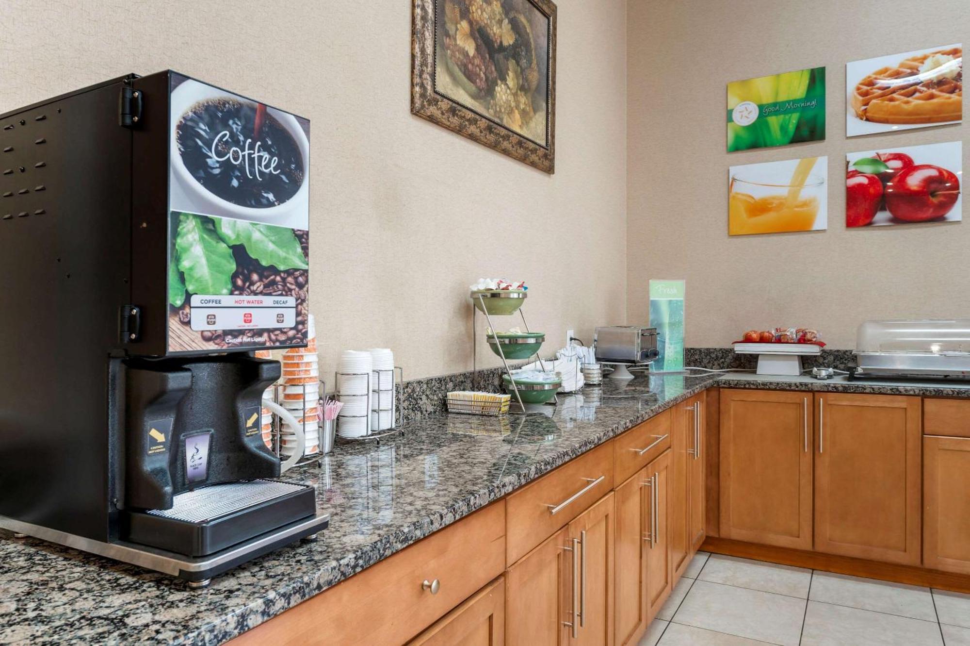 Quality Inn & Suites South-Obetz Екстериор снимка