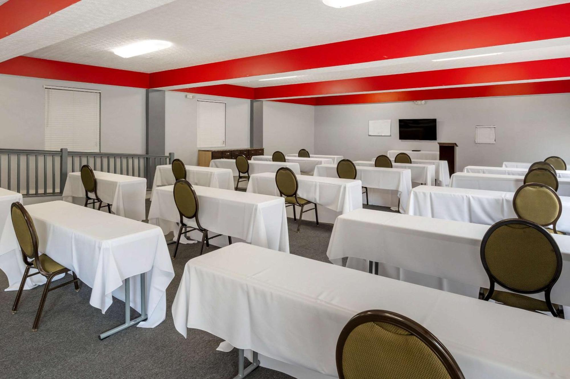 Quality Inn & Suites South-Obetz Екстериор снимка