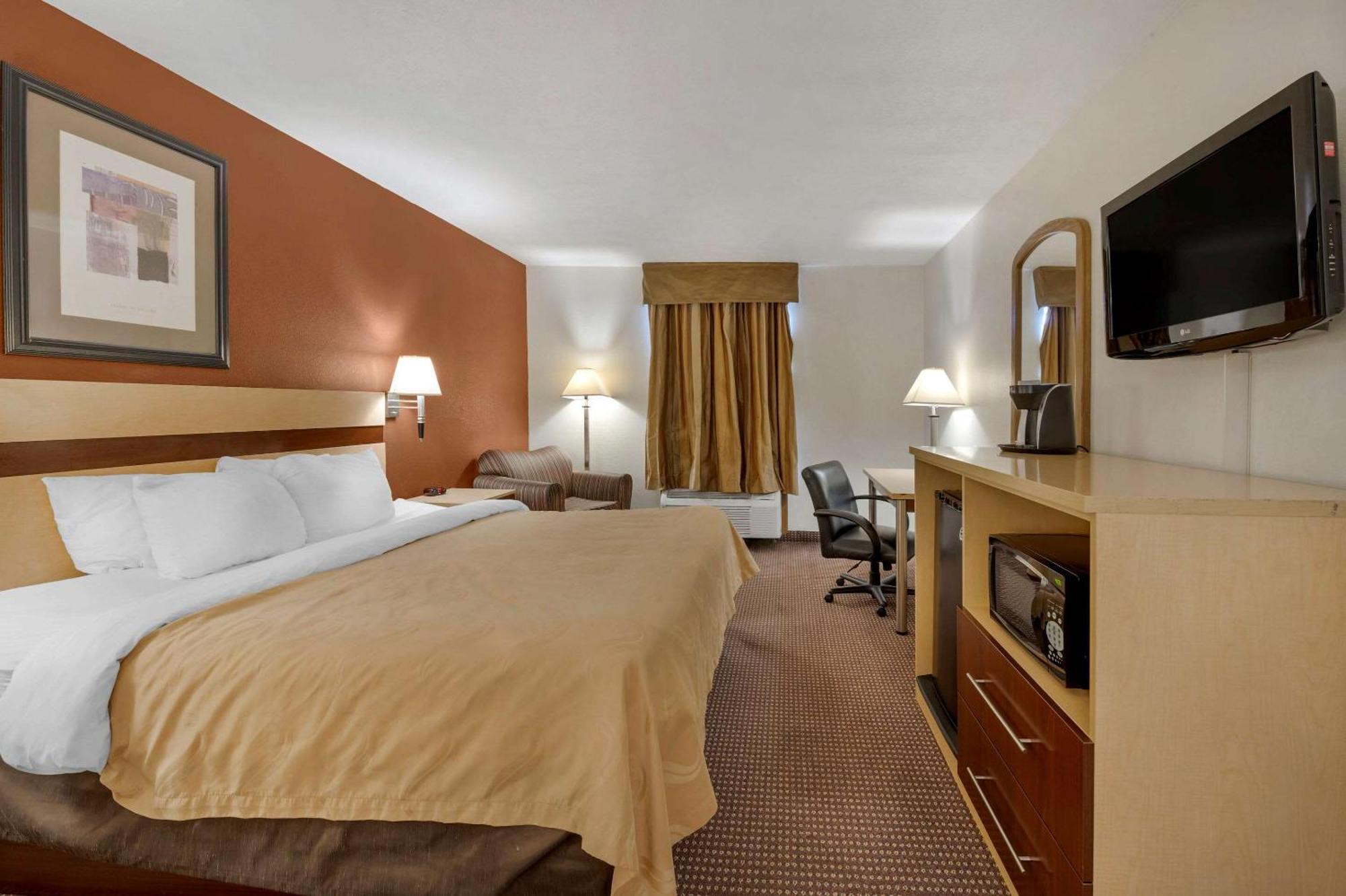 Quality Inn & Suites South-Obetz Екстериор снимка