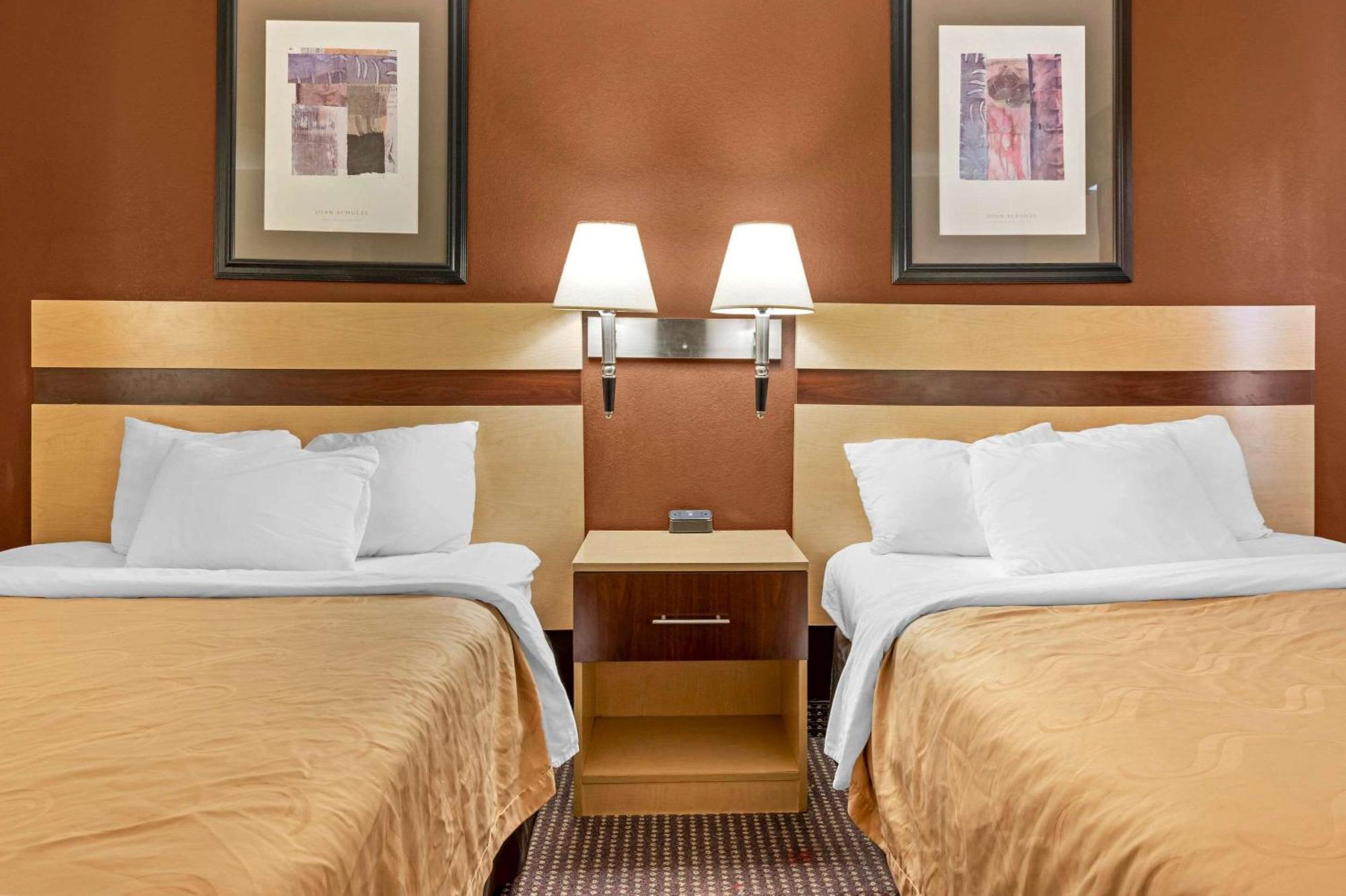 Quality Inn & Suites South-Obetz Екстериор снимка