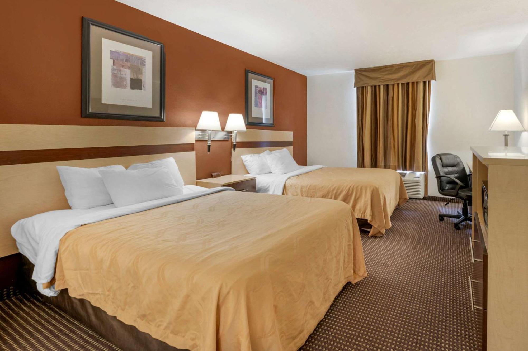 Quality Inn & Suites South-Obetz Екстериор снимка