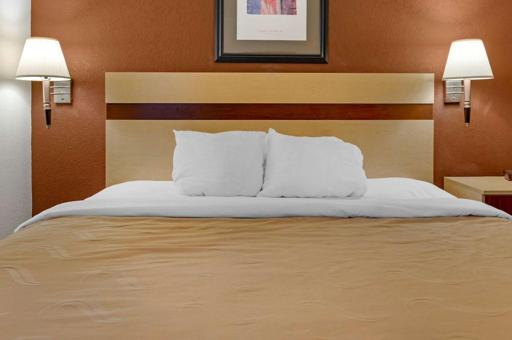 Quality Inn & Suites South-Obetz Екстериор снимка