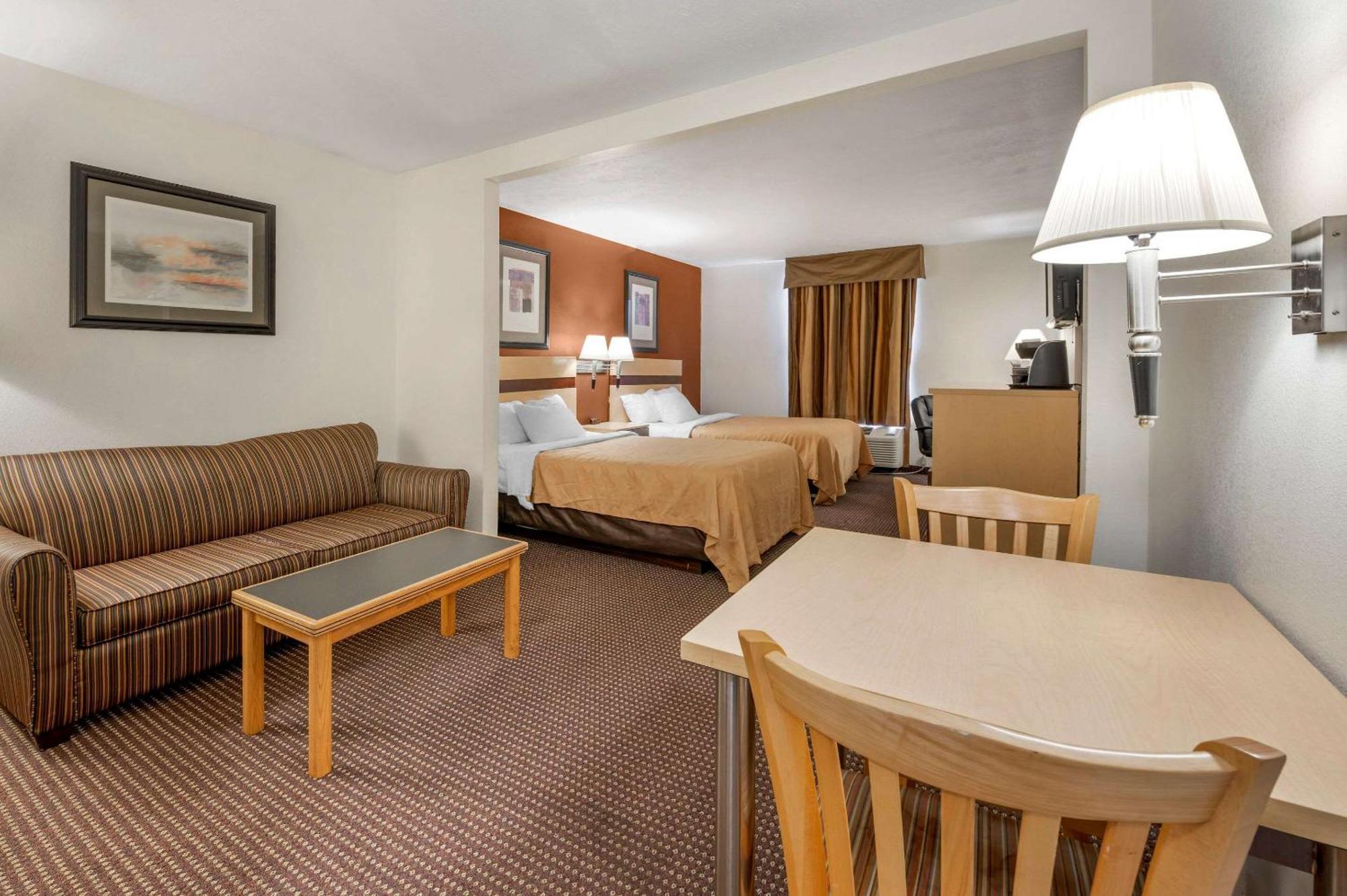 Quality Inn & Suites South-Obetz Екстериор снимка