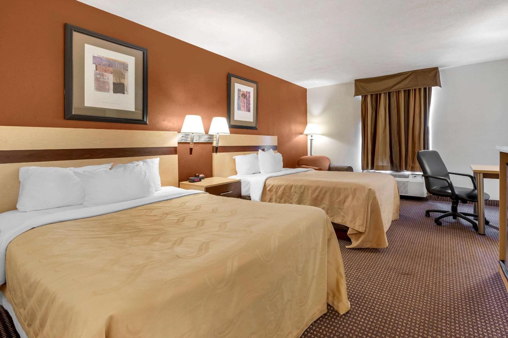Quality Inn & Suites South-Obetz Екстериор снимка