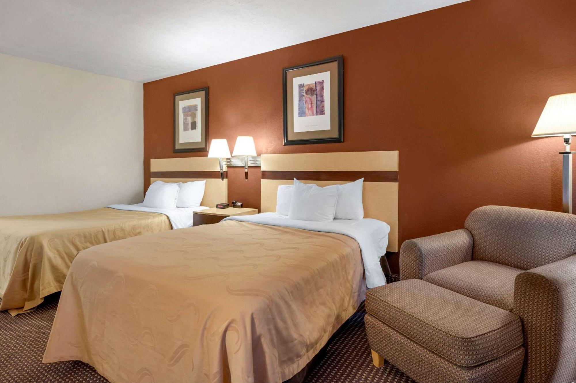 Quality Inn & Suites South-Obetz Екстериор снимка