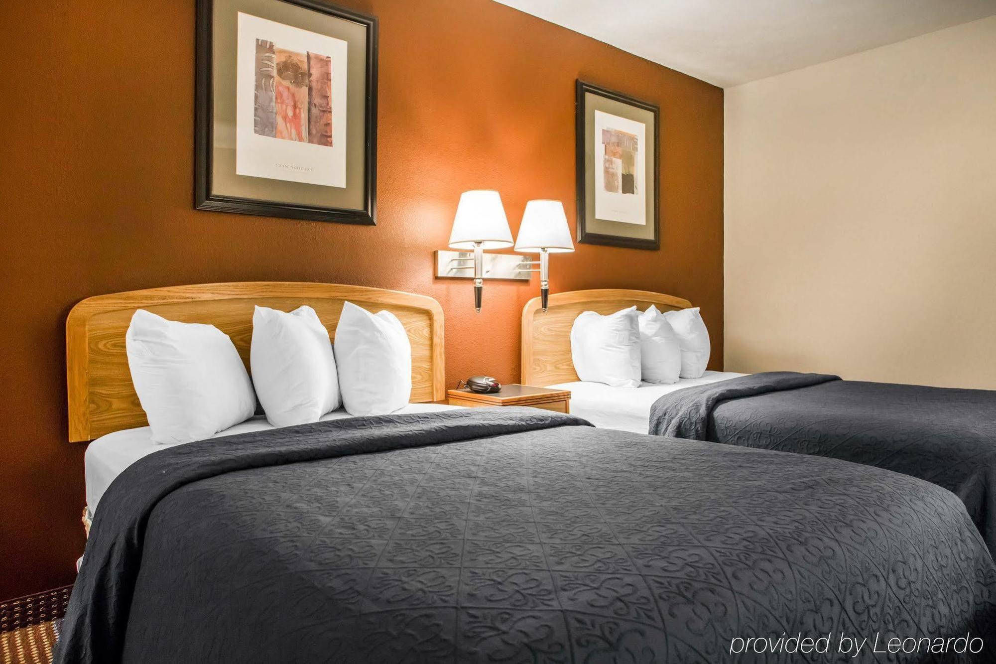 Quality Inn & Suites South-Obetz Екстериор снимка
