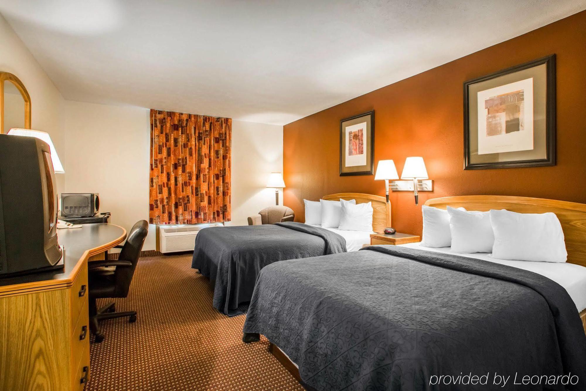 Quality Inn & Suites South-Obetz Екстериор снимка