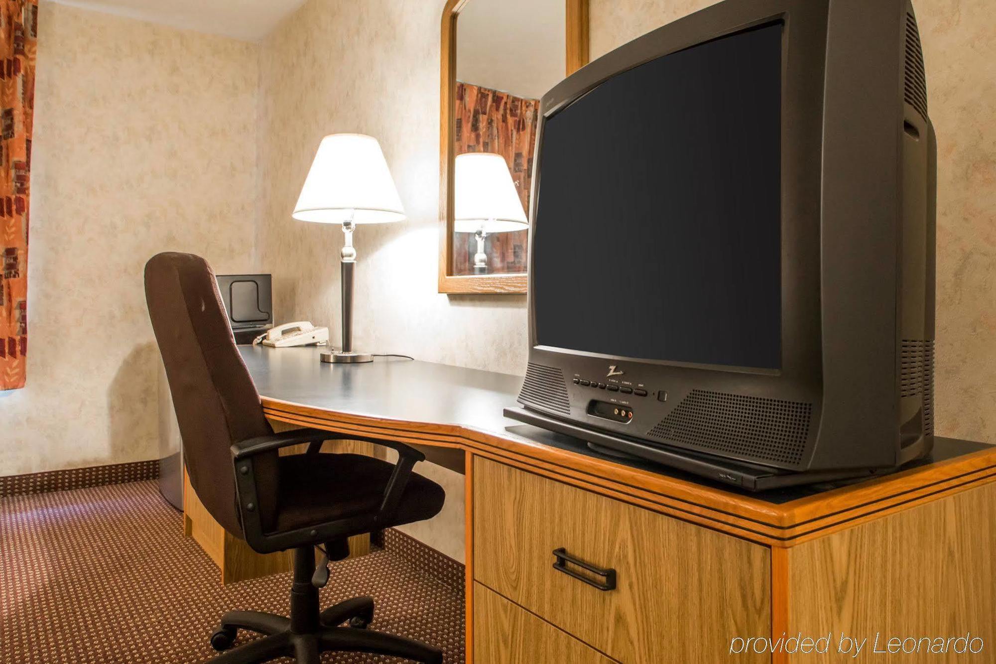 Quality Inn & Suites South-Obetz Екстериор снимка