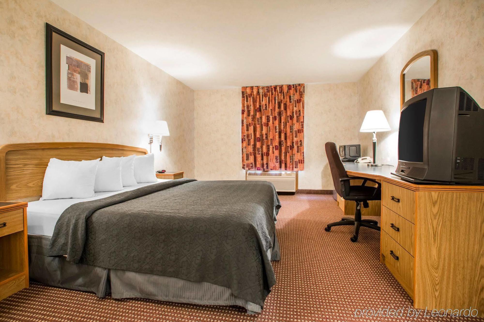 Quality Inn & Suites South-Obetz Екстериор снимка